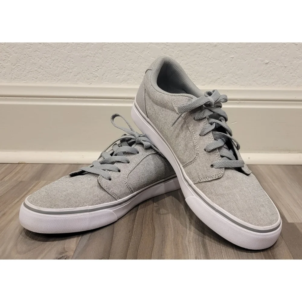 DC Anvil Gray Skateboard Shoes size 9